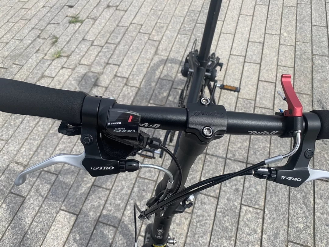 TYRELL　IVE Sportsのハンドル