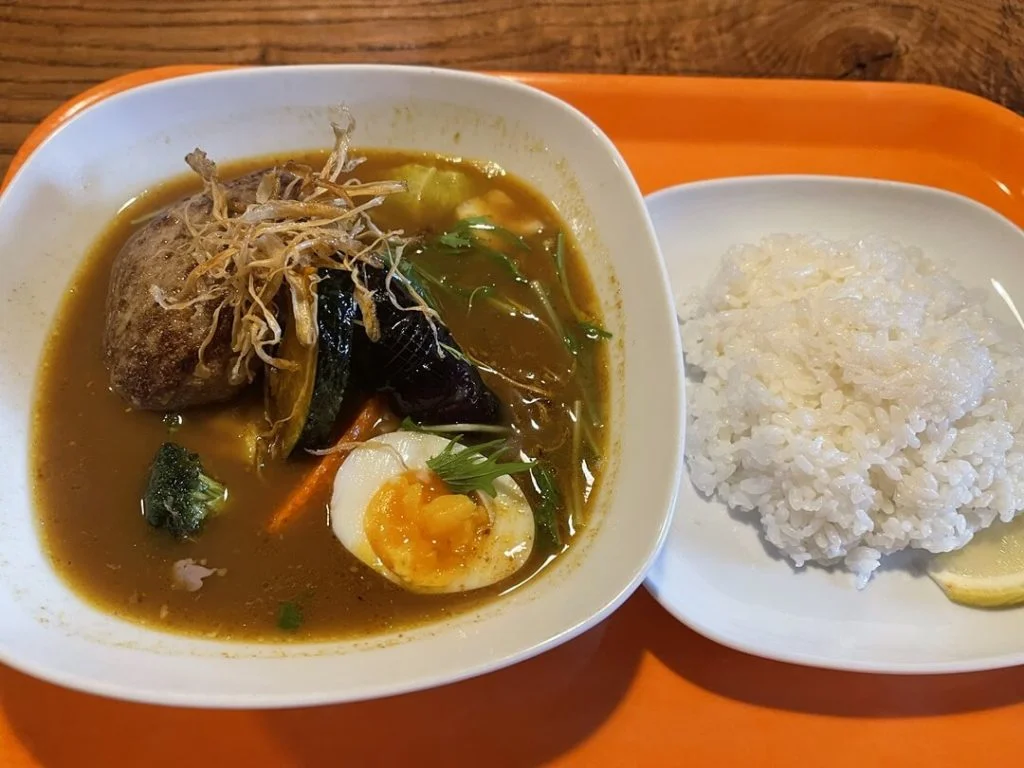 SPICE TIGER『こぶ黒ハンバーグのスープカレー』