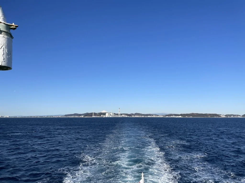 出港する東京湾フェリー